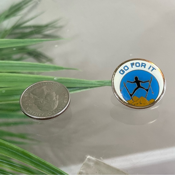 Vintage 1980 Crescent Moon Ski enamel pin badge retro Go For It 80s novelty - Picture 4 of 9